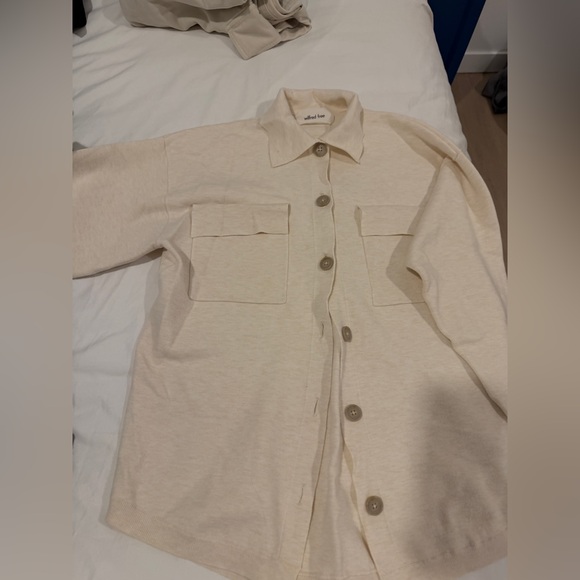 Aritzia Wilfred Free Beige Button-Up Utility Jacket in Birch. - Picture 2 of 5
